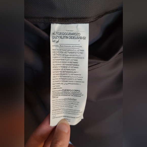 SOLD NWOT Under Armour Gray Leggings - size XL - Picture 9 of 11